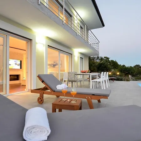 Maelynn Opatija With Heated Pool And Sea View * Rubesi