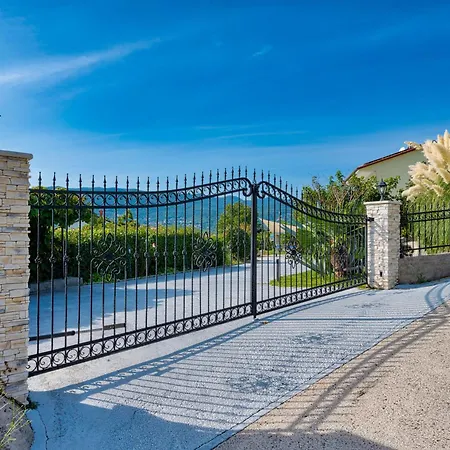 Maelynn Opatija With Heated Pool And Sea View Rubesi