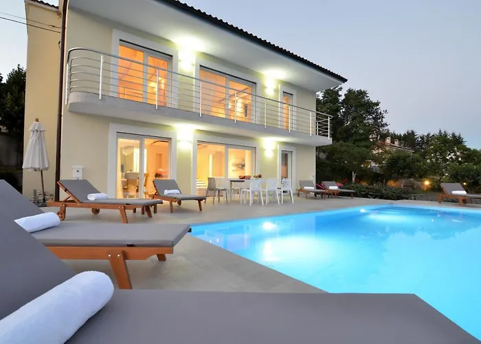 Maelynn Opatija With Heated Pool And Sea View וילה Rubesi