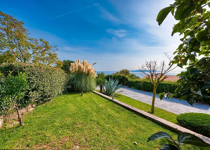 וילה Maelynn Opatija With Heated Pool And Sea View