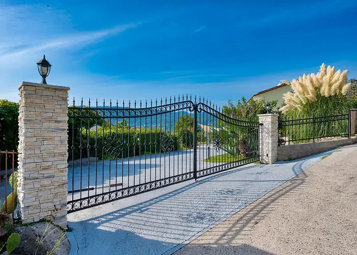Maelynn Opatija With Heated Pool And Sea View Rubesi