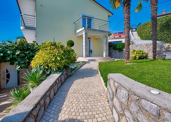 וילה Maelynn Opatija With Heated Pool And Sea View *