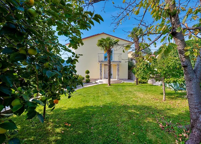 וילה Maelynn Opatija With Heated Pool And Sea View