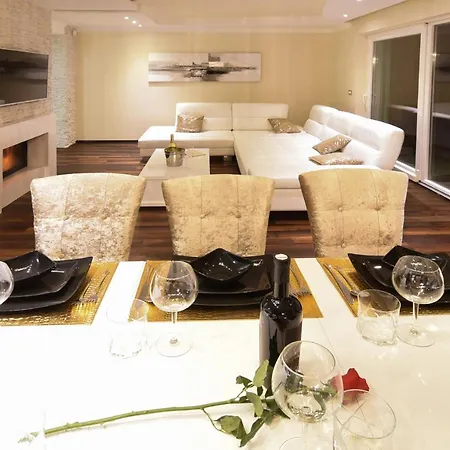 Vila Maelynn Opatija With Heated Pool And Sea View Rubesi