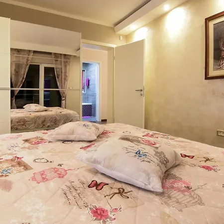 Vila Maelynn Opatija With Heated Pool And Sea View Rubesi