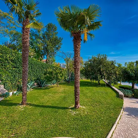 Vila Maelynn Opatija With Heated Pool And Sea View Rubesi