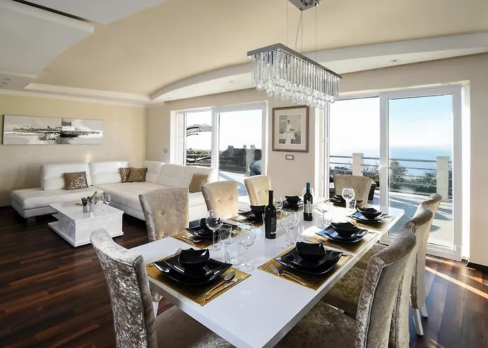 Βίλα Maelynn Opatija With Heated Pool And Sea View Rubesi