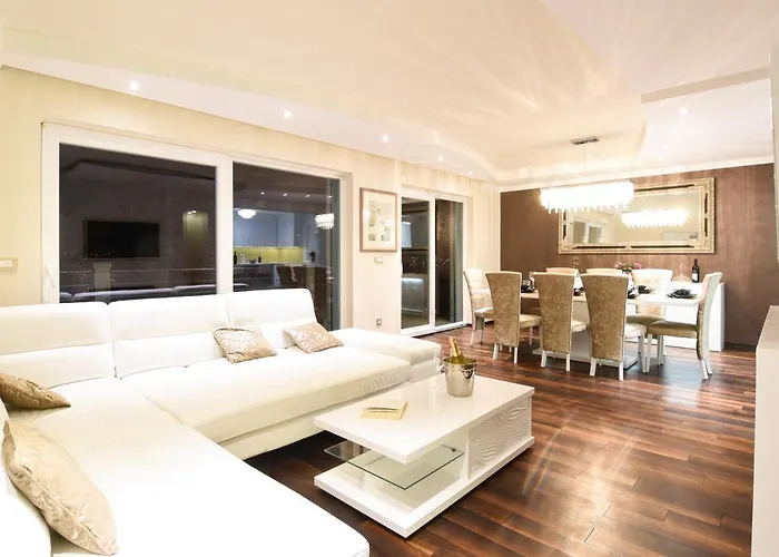 Βίλα Maelynn Opatija With Heated Pool And Sea View