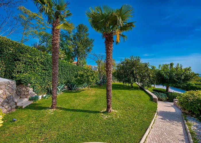 Βίλα Maelynn Opatija With Heated Pool And Sea View Rubesi